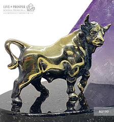 Bronze bull with agate geode amethyst on a dolerite plate Бронзовый бык с жеодой агата аметистовой друзой на пластине из долерита Символ года 2021 2021 год быка Подарок на новый год что подарить в год быка 