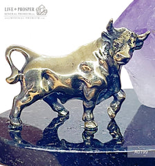Bronze bull with agate geode amethyst on a dolerite plate Бронзовый бык с жеодой агата аметистовой друзой на пластине из долерита Символ года 2021 2021 год быка Подарок на новый год что подарить в год быка