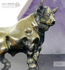 Bronze bull with agate geode amethyst on a dolerite plate Бронзовый бык с жеодой агата аметистовой друзой на пластине из долерита Символ года 2021 2021 год быка Подарок на новый год что подарить в год быка 