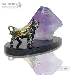 Bronze bull with agate geode amethyst on a dolerite plate Бронзовый бык с жеодой агата аметистовой друзой на пластине из долерита Символ года 2021 2021 год быка Подарок на новый год что подарить в год быка 