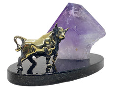 Bronze bull with agate geode amethyst on a dolerite plate Бронзовый бык с жеодой агата аметистовой друзой на пластине из долерита Символ года 2021 2021 год быка Подарок на новый год что подарить в год быка 