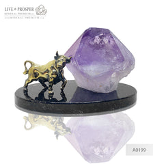 Bronze bull with agate geode amethyst on a dolerite plate Бронзовый бык с жеодой агата аметистовой друзой на пластине из долерита Символ года 2021 2021 год быка Подарок на новый год что подарить в год быка 