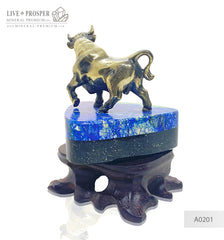 Bronze bull figure with azurmalahite base on a handmade wooden stand Бронзовый бык на срезе из азурмалахита и деревянной подставки ручной работы Символ года 2021 2021 год быка Подарок на новый год что подарить в год быка 