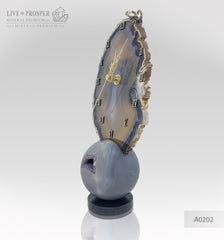 Сlock with bronze scorpion and sea pearl with Swarovski inserts on agate plate and geode agate amethyst sphere on a dolerite base Часы с бронзовым скорпионом и морской жемчужиной со вставками из Swarovski на агатовой пластине и сферы из жеоды аметиста агата на основании из долерита подарок руководителю 