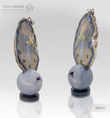 Сlock with bronze scorpion and sea pearl with Swarovski inserts on agate plate and geode agate amethyst sphere on a dolerite base Часы с бронзовым скорпионом и морской жемчужиной со вставками из Swarovski на агатовой пластине и сферы из жеоды аметиста агата на основании из долерита подарок руководителю 