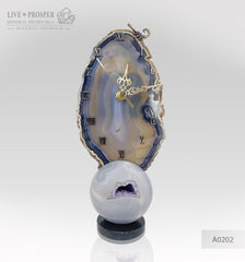 Сlock with bronze scorpion and sea pearl with Swarovski inserts on agate plate and geode agate amethyst sphere on a dolerite base Часы с бронзовым скорпионом и морской жемчужиной со вставками из Swarovski на агатовой пластине и сферы из жеоды аметиста агата на основании из долерита подарок руководителю 