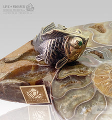 Bronze goldfish couple figures with demantoids inserts with ammonite on a dolerite plate - Yin and yang Бронзовая пара "Золотых" рыбок со вставками из демантоидов с аммонитом на пластине из долерита - Инь и Ян подарок на новоселье талисман на деньги mineral_premium Минерал Премиум подарок руководителю магнит на деньги 