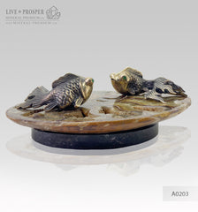 Bronze goldfish couple figures with demantoids inserts with ammonite on a dolerite plate - Yin and yang Бронзовая пара "Золотых" рыбок со вставками из демантоидов с аммонитом на пластине из долерита - Инь и Ян подарок на новоселье талисман на деньги mineral_premium Минерал Премиум подарок руководителю магнит на деньги 
