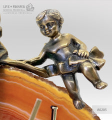 The wedding gift - Clock with a bronze cupid figures with garnet heart on agate plate Подарок на свадьбу - Часы с бронзовыми купидонами и сердцем из граната на пластине из агата  מתנה לחתונה - שעון עם מלאכי ברונזה על אגת Mineral Premium 