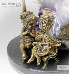 Wedding gift подарок на свадьбу подарок на юбилей Bronze cupid and sweethearts on a bench with garnet heart and clock on geode agate amethyst druzy background on a dolerite plate Бронзовые амур и влюбленные на лавке с сердцем из граната и часами с агата жеодой аметистовой друзой на пластине из долерита Минерал премиум Mineral Premium
