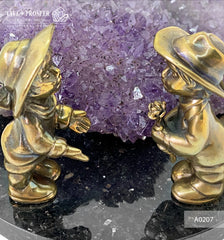 The wedding gift - Bronze cupid and sweethearts with a rose flower geode agate amethyst druzy background on a dolerite plate Подарок на свадьбу - Бронзовые амур и влюбленные c розой с агата жеодой аметистовой друзой на пластине из долерита מתנה לחתונה - קופידון מברונזה ואוהבים וורד עם אמט גאוד אמטיסט דרוז על בסיס דולריט