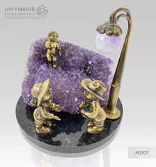 The wedding gift - Bronze cupid and sweethearts with a rose flower geode agate amethyst druzy background on a dolerite plate Подарок на свадьбу - Бронзовые амур и влюбленные c розой с агата жеодой аметистовой друзой на пластине из долерита מתנה לחתונה - קופידון מברונזה ואוהבים וורד עם אמט גאוד אמטיסט דרוז על בסיס דולריט