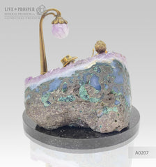 The wedding gift - Bronze cupid and sweethearts with a rose flower geode agate amethyst druzy background on a dolerite plate Подарок на свадьбу - Бронзовые амур и влюбленные c розой с агата жеодой аметистовой друзой на пластине из долерита מתנה לחתונה - קופידון מברונזה ואוהבים וורד עם אמט גאוד אמטיסט דרוז על בסיס דולריט