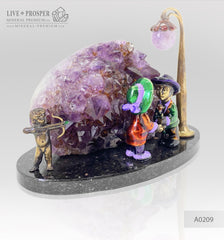 Bronze composition of cupid and sweethearts with a rose flower and street light within geode agate amethyst druzy background and amethyst sphere of amethyst on a dolerite plate Бронзовая композиция с амуром, влюблёнными c розой и уличным фонарём на фоне агата жеода аметистовой друзы и сферой из аметиста на пластине из долерита