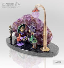 Bronze composition of cupid and sweethearts with a rose flower and street light within geode agate amethyst druzy background and amethyst sphere of amethyst on a dolerite plate Бронзовая композиция с амуром, влюблёнными c розой и уличным фонарём на фоне агата жеода аметистовой друзы и сферой из аметиста на пластине из долерита
