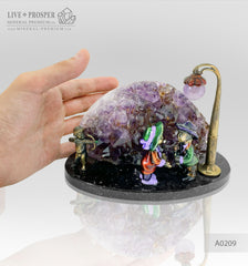 Bronze composition of cupid and sweethearts with a rose flower and street light within geode agate amethyst druzy background and amethyst sphere of amethyst on a dolerite plate Бронзовая композиция с амуром, влюблёнными c розой и уличным фонарём на фоне агата жеода аметистовой друзы и сферой из аметиста на пластине из долерита
