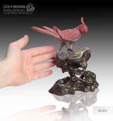 Gift Minerals stone carving red jasper carving of Imperial Parrot " Corella " on a wooden stand Подарки из минералов статуэтка  красная яшма Императорский попугай "Корелла"   на деревянной подставке