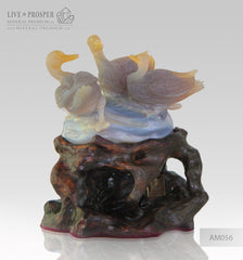 Solid Agate carving of Three Mandarin ducks on a wooden stand Три уточки Мандаринки из агата на деревянной подставке