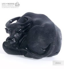 Solid black obsidian Bull carving Бык из черного обсидиана 