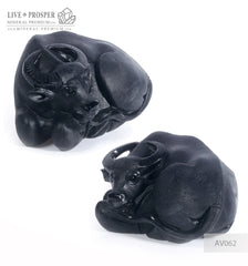 Solid black obsidian Bull carving Бык из черного обсидиана 