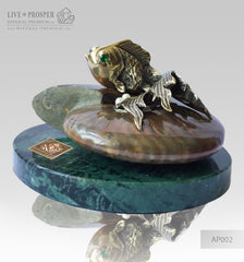 Bronze goldfish Figure with demantoid eyes with pearls on ammonit - marble base Бронзовая "Золотая" Рыбка с Жемчугом на Аммоните - Подставка из Мрамора