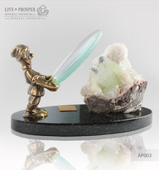 Bronze dwarf figure with a magnifying glass and apophyllite on a dolerite plate Бронзовый гном с увеличительным стеклом и апофиллитом на пластине из долерита 