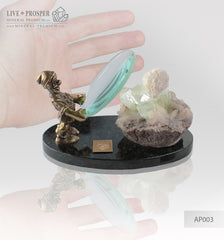 Bronze dwarf figure with a magnifying glass and apophyllite on a dolerite plate Бронзовый гном с увеличительным стеклом и апофиллитом на пластине из долерита 