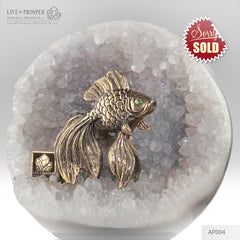 Bronze figure of goldfish with demontoids eyes in amethyst agate geodes sphere on a dolerite plate Бронзовая "Золотая" рыбка с глазами из демантоидов в шаре из жеод агата аметиста на пластине из долерита