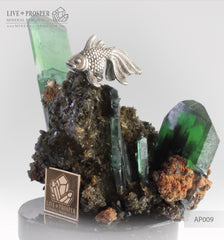 Fulfiller of desires Silver figure of goldfish on vivianite mineral on a dolerite plate  Исполнительница желаний "Золотая рыбка"  серебро 925 с вивианитом на пластине из долерита 