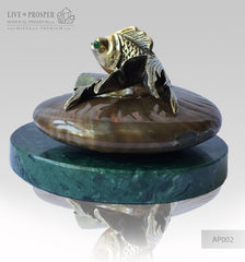 Bronze goldfish Figure with demantoid eyes with pearls on ammonit - marble base Бронзовая "Золотая" Рыбка с Жемчугом на Аммоните - Подставка из Мрамора