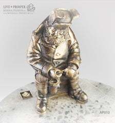 Gift for fisherman  Bronze figures of fisherman and sturgeon with demantoid inserts on agate and marvel plates Agate with bronze Подарок рыбаку Бронзовые рыбак и осётр со вставками из демантоидов на агатовой и мраморной пластинах агат с бронзой кабинетная скульптура 