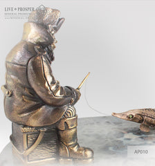 Gift for fisherman  Bronze figures of fisherman and sturgeon with demantoid inserts on agate and marvel plates Agate with bronze Подарок рыбаку Бронзовые рыбак и осётр со вставками из демантоидов на агатовой и мраморной пластинах агат с бронзой кабинетная скульптура 