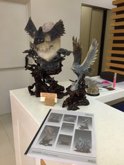 Solid Agate carving Eagle with Spread wings on a Wooden stand Орёл с Распростёртыми Крыльями из Агата на Деревянной подставке