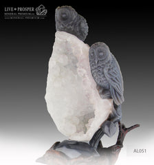 Solid Agate carving of Two owls on a branch with Amethyst Druze hollow on a Wooden stand Два филина на ветке из агата с аметистовой друзой на деревянной подставке  שני ינשופי נשרים על ענף אגת עם דרוז אמטיסט על מעמד עץ