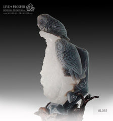 Solid Agate carving of Two owls on a branch with Amethyst Druze hollow on a Wooden stand Два филина на ветке из агата с аметистовой друзой на деревянной подставке  שני ינשופי נשרים על ענף אגת עם דרוז אמטיסט על מעמד עץ