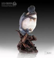 Solid Agate carving of Two owls on a branch with Amethyst Druze hollow on a Wooden stand Два филина на ветке из агата с аметистовой друзой на деревянной подставке  שני ינשופי נשרים על ענף אגת עם דרוז אמטיסט על מעמד עץ