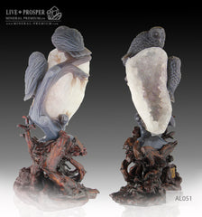 Solid Agate carving of Two owls on a branch with Amethyst Druze hollow on a Wooden stand Два филина на ветке из агата с аметистовой друзой на деревянной подставке  שני ינשופי נשרים על ענף אגת עם דרוז אמטיסט על מעמד עץ