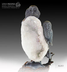 Solid Agate carving of Two owls on a branch with Amethyst Druze hollow on a Wooden stand Два филина на ветке из агата с аметистовой друзой на деревянной подставке  שני ינשופי נשרים על ענף אגת עם דרוז אמטיסט על מעמד עץ