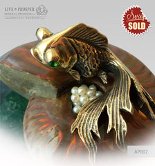 Bronze goldfish Figure with demantoid eyes with pearls on ammonit - marble base Бронзовая "Золотая" Рыбка с Жемчугом на Аммоните - Подставка из Мрамора