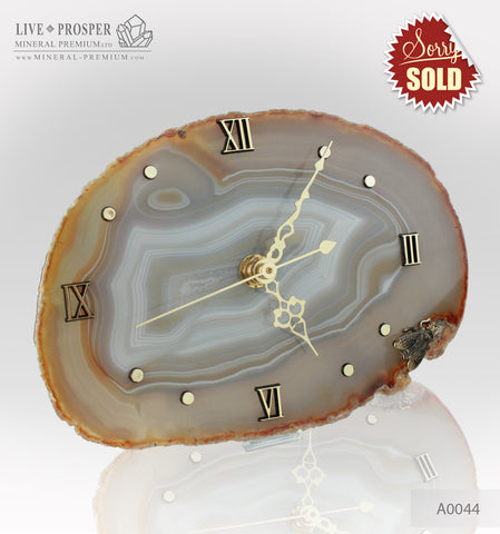 Сlock with Bronze bumblebee with Demantoid inserts on Agate plate