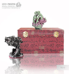  Solid ruby zoisite carving of wedding basket with flowers, berries and cicada on a Wooden stand Свадебная корзинка с цветами , ягодами и цикадой из рубин-цоизита на деревянной подставке 