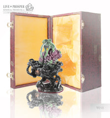  Solid ruby zoisite carving of wedding basket with flowers, berries and cicada on a Wooden stand Свадебная корзинка с цветами , ягодами и цикадой из рубин-цоизита на деревянной подставке Solid ruby zoisite carving of wedding basket with flowers, berries and cicada on a Wooden stand Свадебная корзинка с цветами, ягодами и цикадой из рубин-цоизита на деревянной подставке рубин-цоизит резьба по камню оберег для дома подарок на свадьбу 