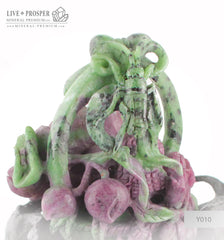  Solid ruby zoisite carving of wedding basket with flowers, berries and cicada on a Wooden stand Свадебная корзинка с цветами , ягодами и цикадой из рубин-цоизита на деревянной подставке 
