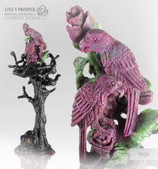 Gift Minerals Solid ruby zoisite carving of parrots couple with roses on a wooden stand Подарки из минералов рубин-цоизита Влюблённая Парочка Попугаев с Розами  на деревянной подставке